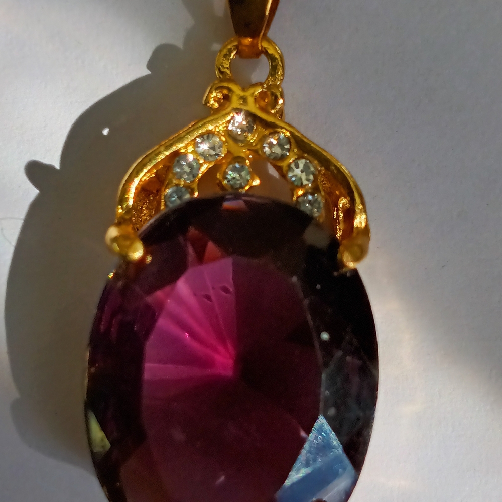 Amethyst Color Purple Starburst Effect Facetting White Crystal Accents